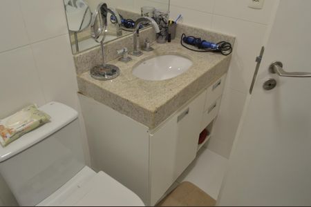 Apartamento à venda com 160m², 4 quartos e 3 vagas Apartamento à venda com 160m², 4 quartos e 3 vagasBanheiro da Suíte 1