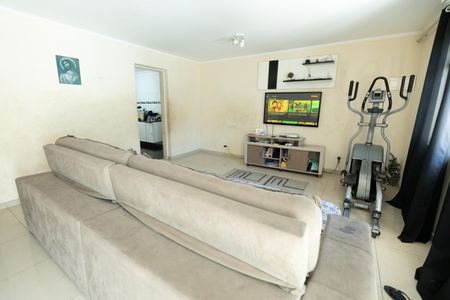 Casa à venda com 280m², 6 quartos e 3 vagas Casa à venda com 280m², 6 quartos e 3 vagasSala