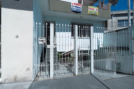 Casa à venda com 280m², 6 quartos e 3 vagas Casa à venda com 280m², 6 quartos e 3 vagasFachada