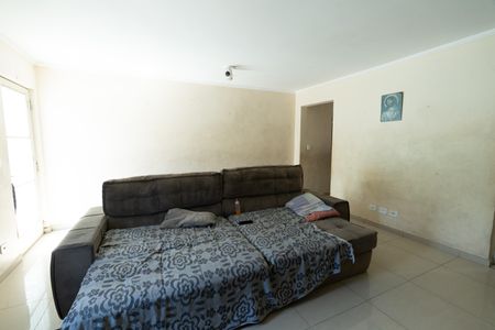 Casa à venda com 280m², 6 quartos e 3 vagas Casa à venda com 280m², 6 quartos e 3 vagasSala