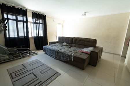 Casa à venda com 280m², 6 quartos e 3 vagas Casa à venda com 280m², 6 quartos e 3 vagasSala