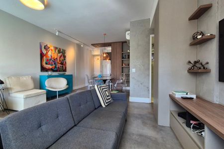 Sala de TV de apartamento para alugar com 2 quartos, 95m² em Cambuí, Campinas