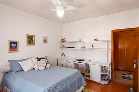 Casa de condomínio à venda com 272m², 5 quartos e 2 vagasquarto 2