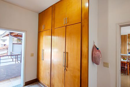 Casa de condomínio à venda com 272m², 5 quartos e 2 vagascorredor - armario