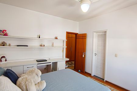 Casa de condomínio à venda com 272m², 5 quartos e 2 vagasquarto 2