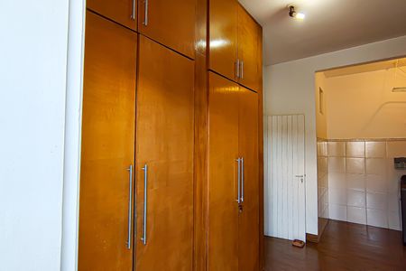 Casa de condomínio à venda com 272m², 5 quartos e 2 vagascorredor - armario