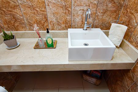 Casa de condomínio à venda com 272m², 5 quartos e 2 vagaslavabo