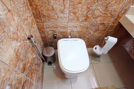 Casa de condomínio à venda com 272m², 5 quartos e 2 vagaslavabo