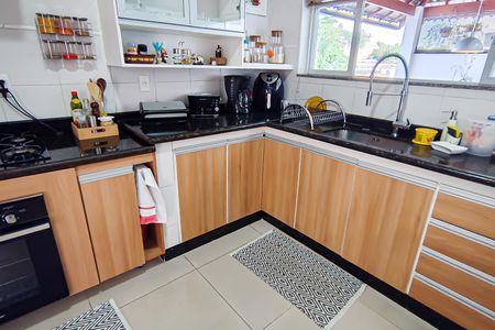 Casa de condomínio à venda com 272m², 5 quartos e 2 vagascozinha