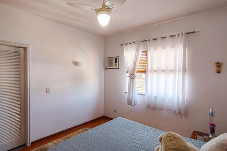 Casa de condomínio à venda com 272m², 5 quartos e 2 vagasquarto 2