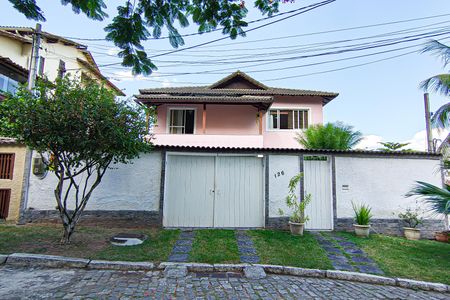 Casa de condomínio à venda com 272m², 5 quartos e 2 vagasFachada