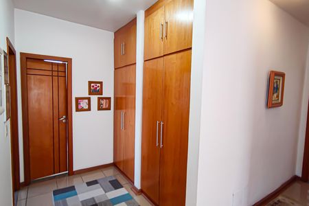 Casa de condomínio à venda com 272m², 5 quartos e 2 vagashall