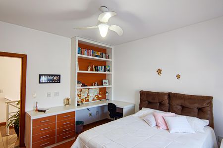 Casa de condomínio à venda com 272m², 5 quartos e 2 vagasquarto 1