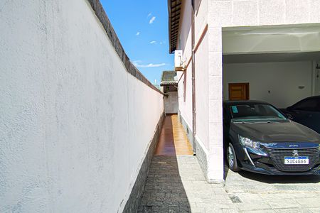 Casa de condomínio à venda com 272m², 5 quartos e 2 vagascorredor lateral