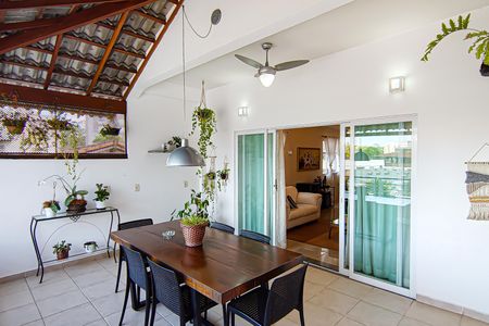 Casa de condomínio à venda com 272m², 5 quartos e 2 vagassala - varanda