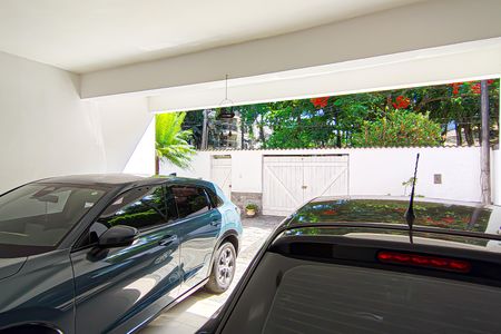 Casa de condomínio à venda com 272m², 5 quartos e 2 vagasgaragem