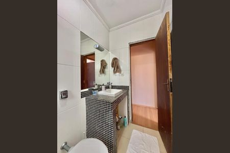 Casa à venda com 150m², 2 quartos e 1 vagaBanheiro do Corredor