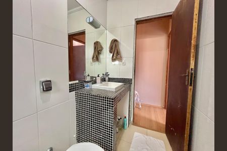 Casa à venda com 150m², 2 quartos e 1 vagaBanheiro do Corredor