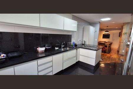 Apartamento para alugar com 262m², 4 quartos e 4 vagas Apartamento para alugar com 262m², 4 quartos e 4 vagasCozinha