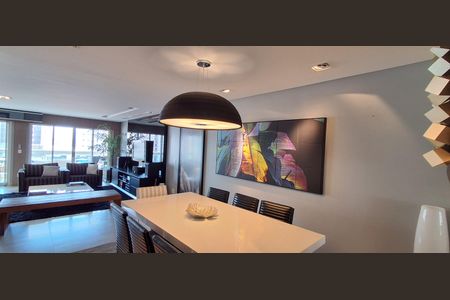 Apartamento para alugar com 262m², 4 quartos e 4 vagas Apartamento para alugar com 262m², 4 quartos e 4 vagasSala de jantar