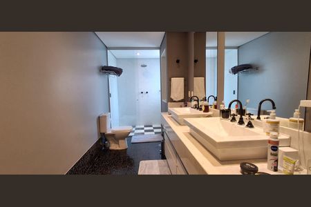 Apartamento para alugar com 262m², 4 quartos e 4 vagas Apartamento para alugar com 262m², 4 quartos e 4 vagasBanheiro Suíte Master
