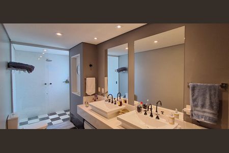 Apartamento para alugar com 262m², 4 quartos e 4 vagas Apartamento para alugar com 262m², 4 quartos e 4 vagasBanheiro Suíte Master