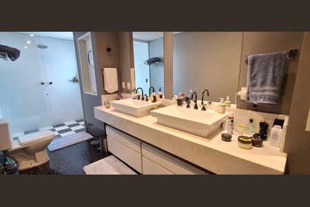 Apartamento para alugar com 262m², 4 quartos e 4 vagas Apartamento para alugar com 262m², 4 quartos e 4 vagasBanheiro Suíte Master
