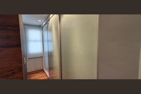 Apartamento para alugar com 262m², 4 quartos e 4 vagas Apartamento para alugar com 262m², 4 quartos e 4 vagasCloset