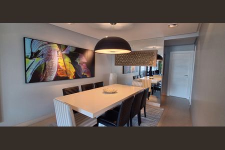 Apartamento para alugar com 262m², 4 quartos e 4 vagas Apartamento para alugar com 262m², 4 quartos e 4 vagasSala de jantar