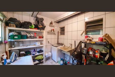 Casa à venda com 300m², 4 quartos e 2 vagas Casa à venda com 300m², 4 quartos e 2 vagasCasa 2 - Área de Serviço