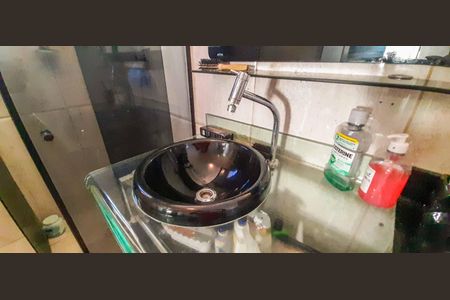 Casa à venda com 300m², 4 quartos e 2 vagas Casa à venda com 300m², 4 quartos e 2 vagasCasa 2 - Banheiro da Suíte 2