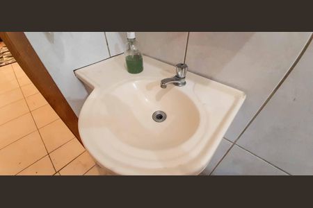 Casa à venda com 300m², 4 quartos e 2 vagas Casa à venda com 300m², 4 quartos e 2 vagasCasa 2 - Banheiro da Suíte 1