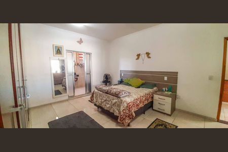 Casa à venda com 300m², 4 quartos e 2 vagas Casa à venda com 300m², 4 quartos e 2 vagasCasa 2 - Suíte 2