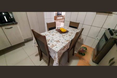 Casa à venda com 300m², 4 quartos e 2 vagas Casa à venda com 300m², 4 quartos e 2 vagasCasa 2 - Cozinha