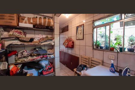 Casa à venda com 300m², 4 quartos e 2 vagas Casa à venda com 300m², 4 quartos e 2 vagasCasa 2 - Área de Serviço