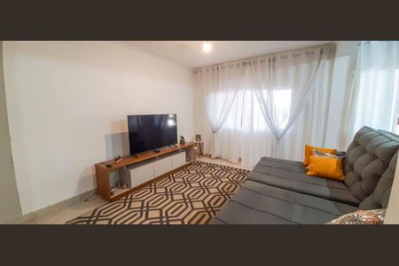 Casa à venda com 300m², 4 quartos e 2 vagas Casa à venda com 300m², 4 quartos e 2 vagasCasa 2 - Sala de Estar