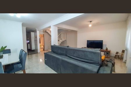 Casa à venda com 300m², 4 quartos e 2 vagas Casa à venda com 300m², 4 quartos e 2 vagasCasa 2 - Sala de Estar