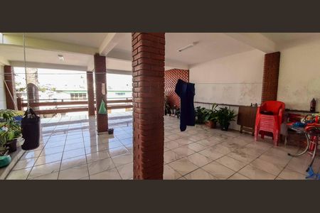 Casa à venda com 300m², 4 quartos e 2 vagas Casa à venda com 300m², 4 quartos e 2 vagasÁrea Externa