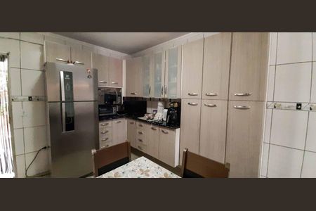 Casa à venda com 300m², 4 quartos e 2 vagas Casa à venda com 300m², 4 quartos e 2 vagasCasa 2 - Cozinha
