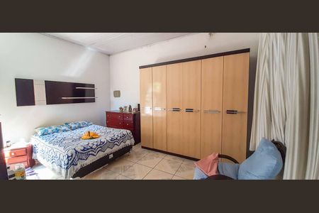 Casa à venda com 300m², 4 quartos e 2 vagas Casa à venda com 300m², 4 quartos e 2 vagasCasa 1 - Quarto 1