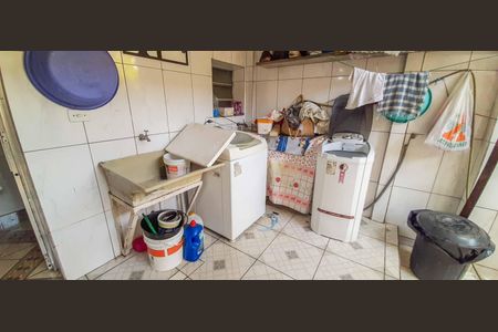 Casa à venda com 300m², 4 quartos e 2 vagas Casa à venda com 300m², 4 quartos e 2 vagasCasa 1 - Área de Serviço