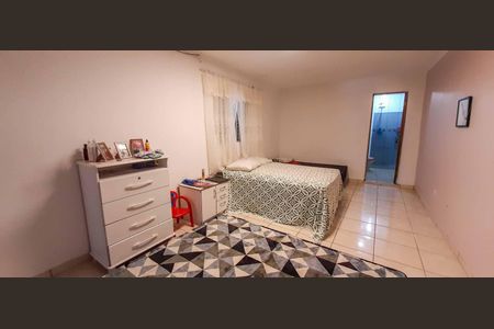 Casa à venda com 300m², 4 quartos e 2 vagas Casa à venda com 300m², 4 quartos e 2 vagasCasa 2 - Suíte 1