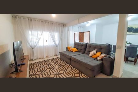 Casa à venda com 300m², 4 quartos e 2 vagas Casa à venda com 300m², 4 quartos e 2 vagasCasa 2 - Sala de Estar