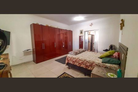 Casa à venda com 300m², 4 quartos e 2 vagas Casa à venda com 300m², 4 quartos e 2 vagasCasa 2 - Suíte 2