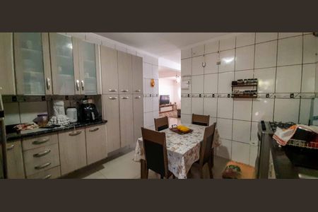 Casa à venda com 300m², 4 quartos e 2 vagas Casa à venda com 300m², 4 quartos e 2 vagasCasa 2 - Cozinha
