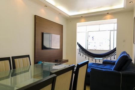 Apartamento à venda com 74m², 2 quartos e 1 vagaSala