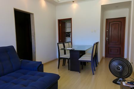 Apartamento à venda com 74m², 2 quartos e 1 vagaSala