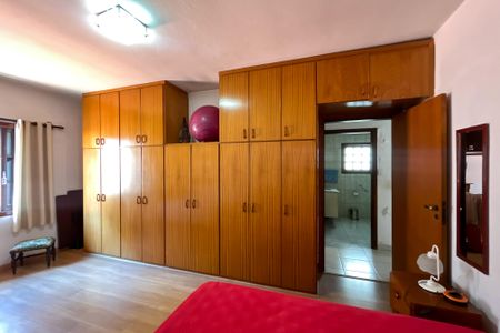 Casa à venda com 225m², 3 quartos e 5 vagas Casa à venda com 225m², 3 quartos e 5 vagasQuarto 2