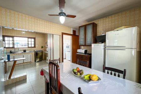 Casa à venda com 225m², 3 quartos e 5 vagas Casa à venda com 225m², 3 quartos e 5 vagasCozinha