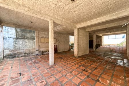 Casa à venda com 225m², 3 quartos e 5 vagas Casa à venda com 225m², 3 quartos e 5 vagasQuintal/Garagem